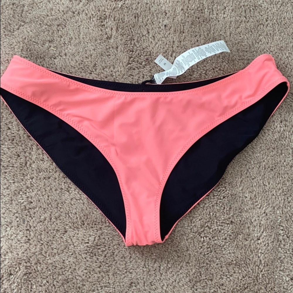 Reversible bikini bottom